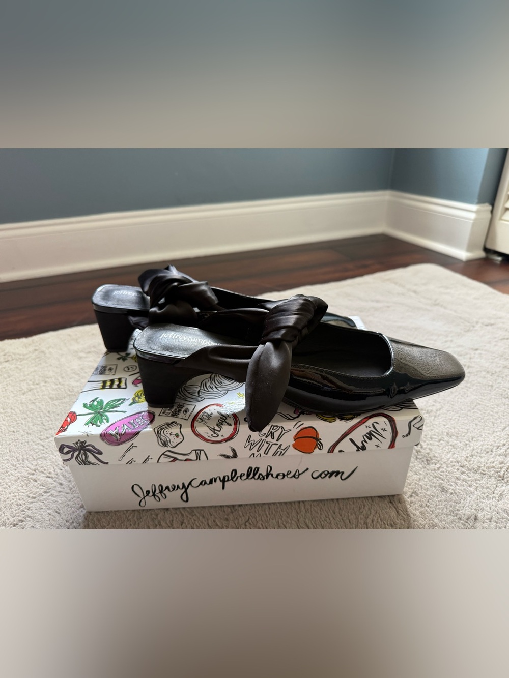 Jeffrey Campbell "Jenae-Tie" Black Patent & Satin Mules - Size 11 - Picture 6 of 11